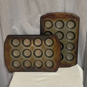 Wilton Vintage 12 Cup Muffin Pan Set of 2 Nonstick Metal Bakeware